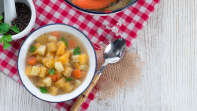 grønnsakssuppe i skål