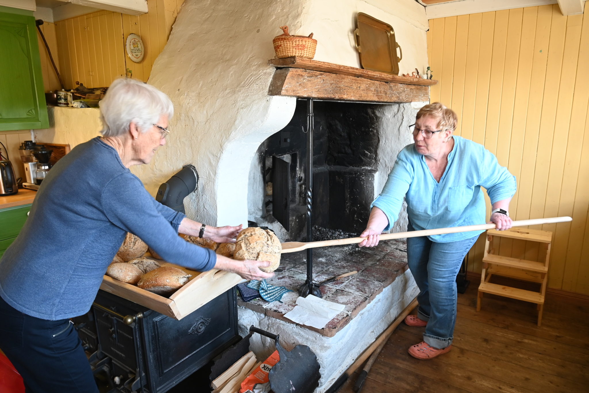 Basisoppskrift På Brød I Vedfyrt Bakerovn Norsk Tradisjonsmat 